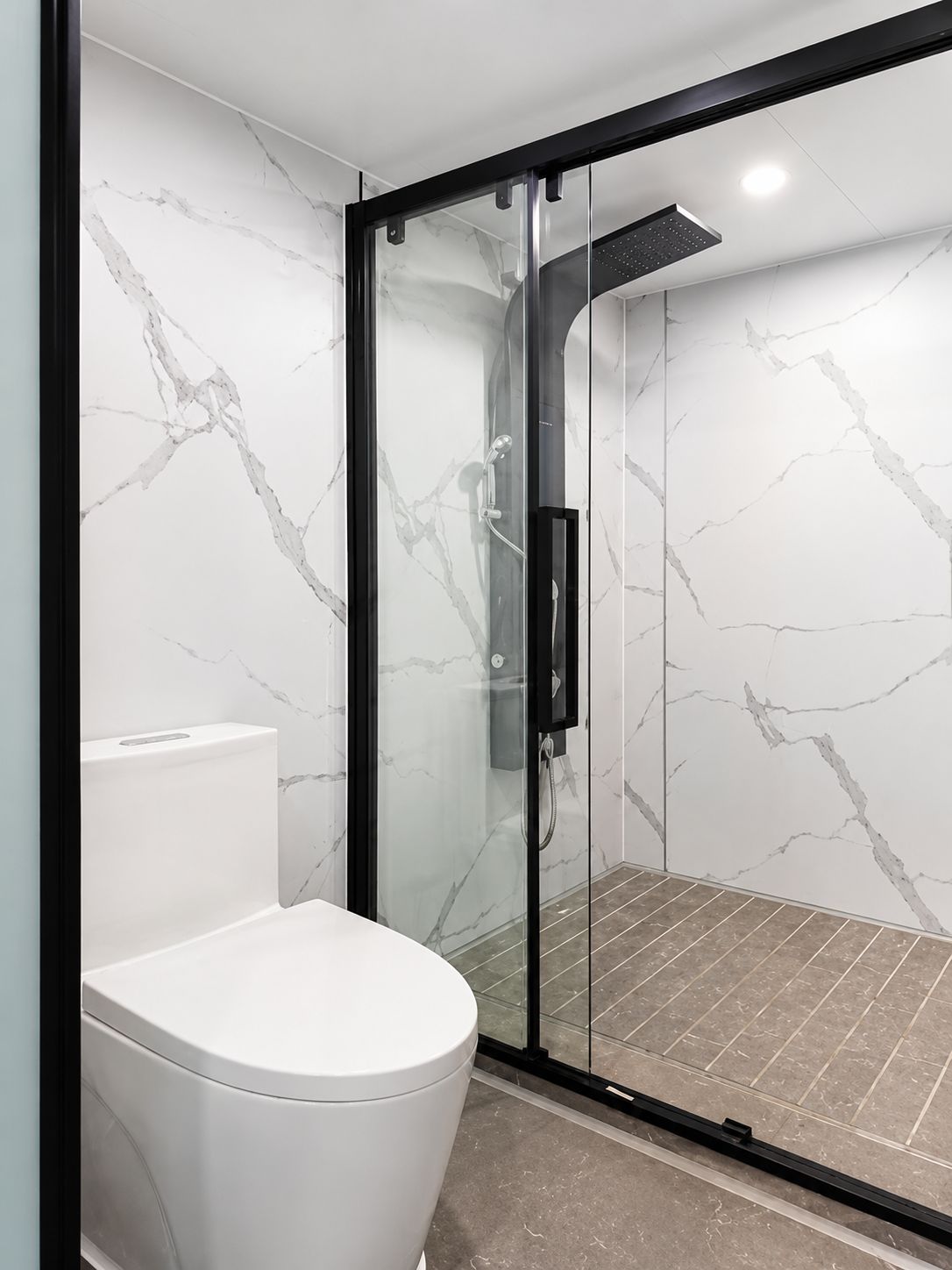 Glassline 18 interior and exterior view 6