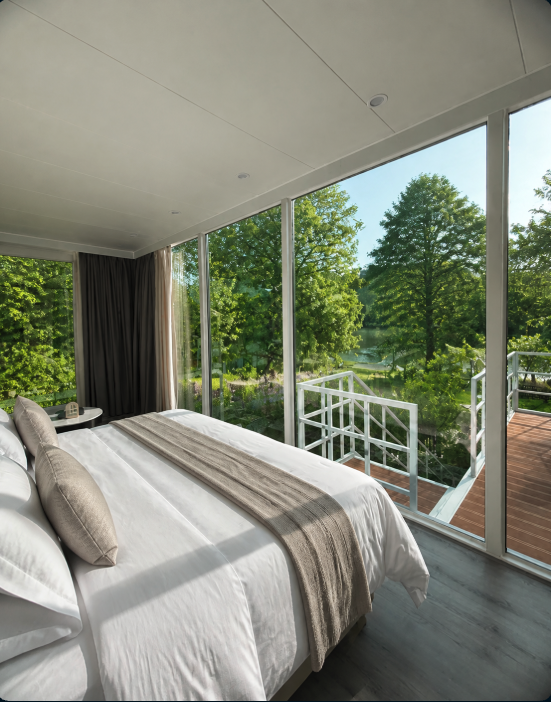 Glassline 31 interior and exterior view 3