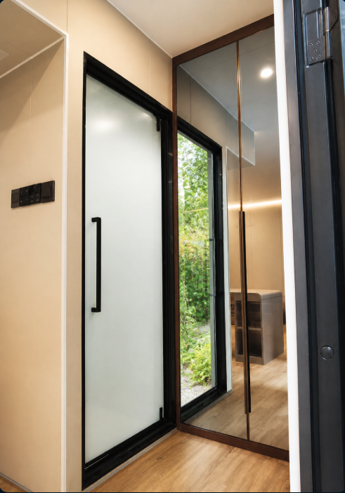 Glassline 31 interior and exterior view 4